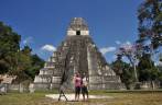 Em frente ao Templo I, o mais famoso de Tikal, na Guatemala